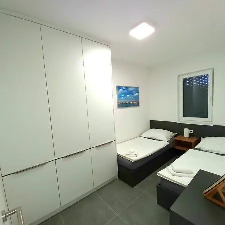 Apartament V *