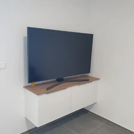 V *