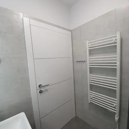 Apartament V *