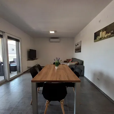 Apartament V