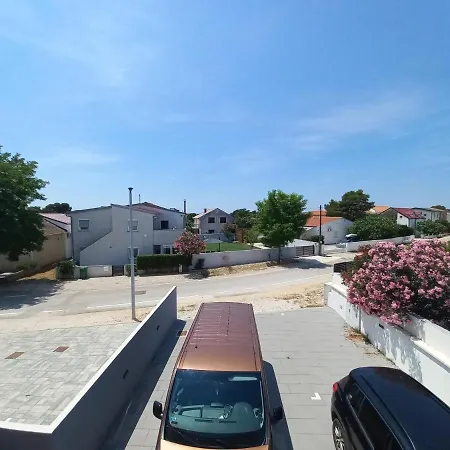 Apartament V *