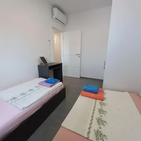 V Apartament