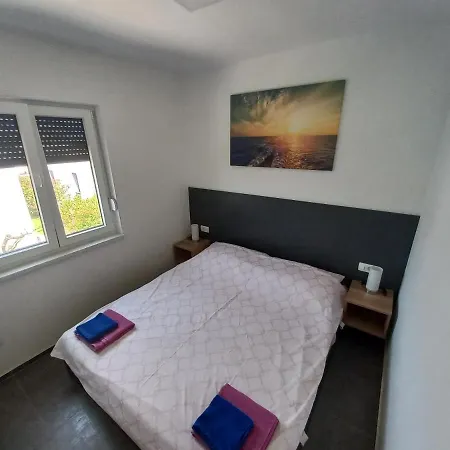 Martina Apartment Vir