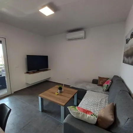 Martina Apartment Vir
